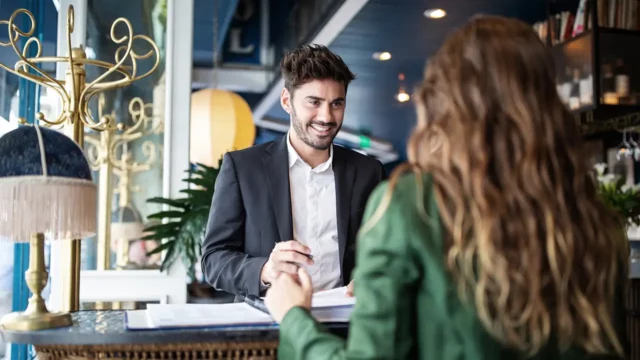 employee providing exemplary customer service