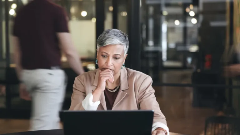 manager learning how to monitor project budgets in real time