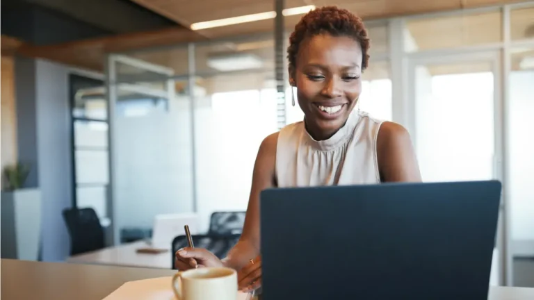 manager looking at best vendor agnostic procurement software