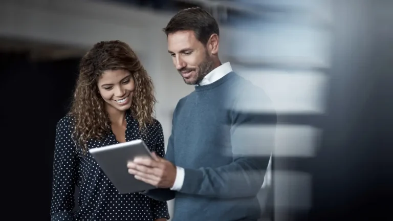 teammates looking at top oodoo competitors