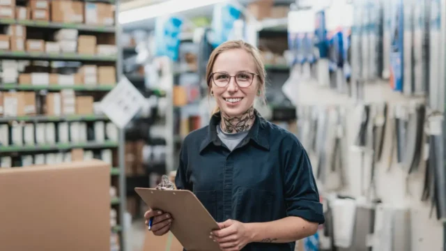 store manager review vendors with supplier risk assessment