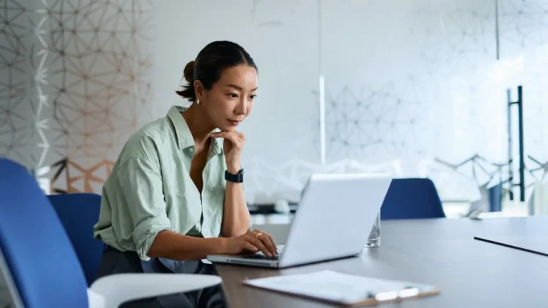 professional reading how to evaluate vendor management tools